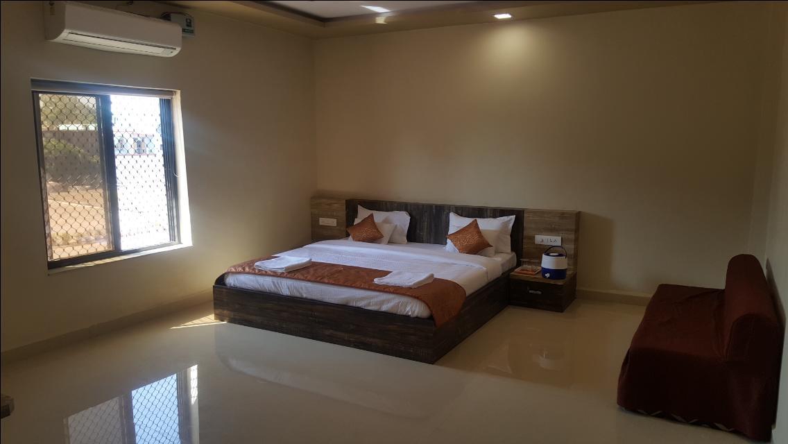 Hotel Shehnai Garden Khurai Екстер'єр фото